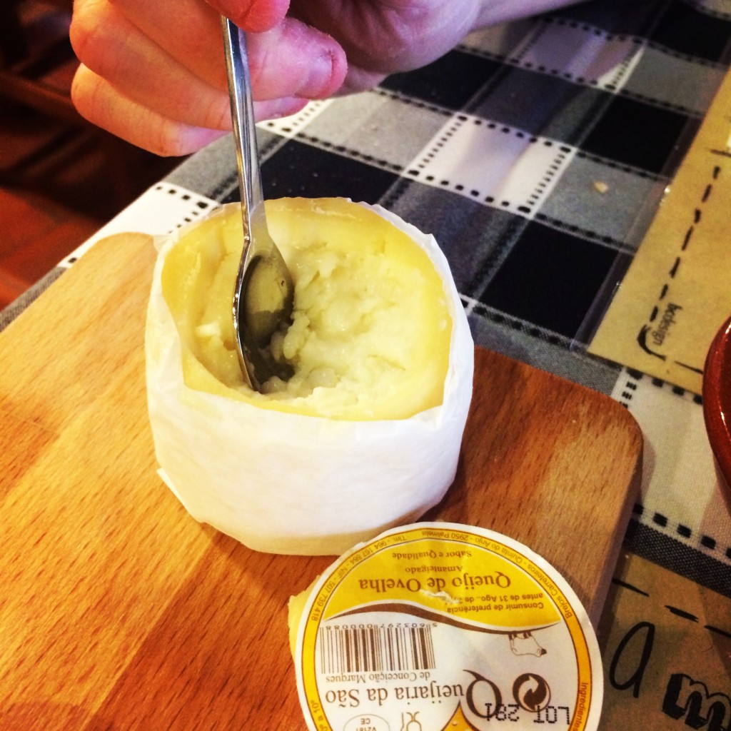 Queijo azeitao - scoopable, delicious sheep's cheese